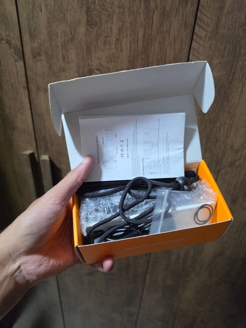 Lanterna Wurkkos WK20S 2000 Lumens para Mergulho IPX8 até 150m