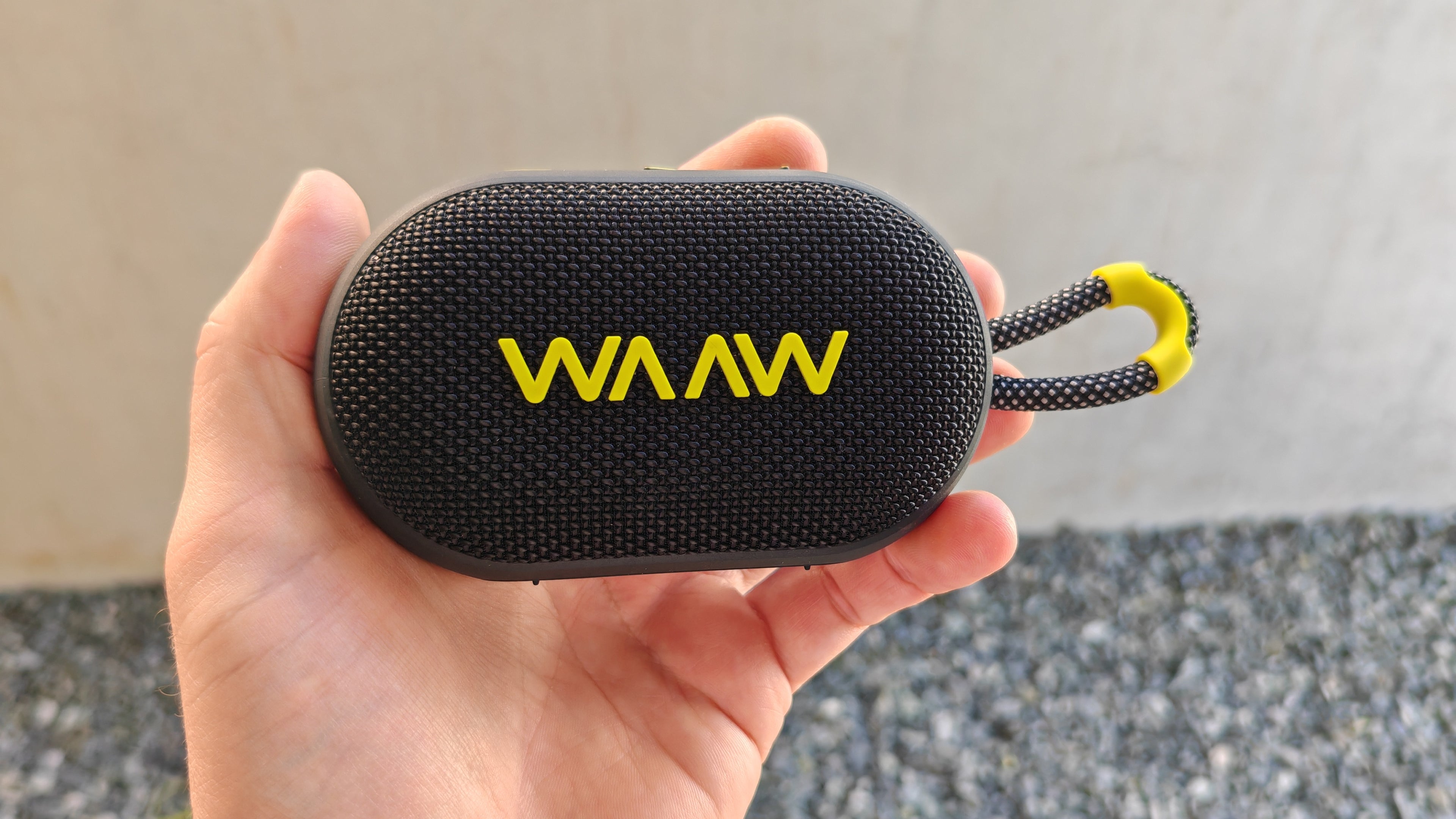 CAIXA DE SOM WAAW BY ALOK ME 110 – BLUETOOTH, IPX7, 12H DE BATERIA!