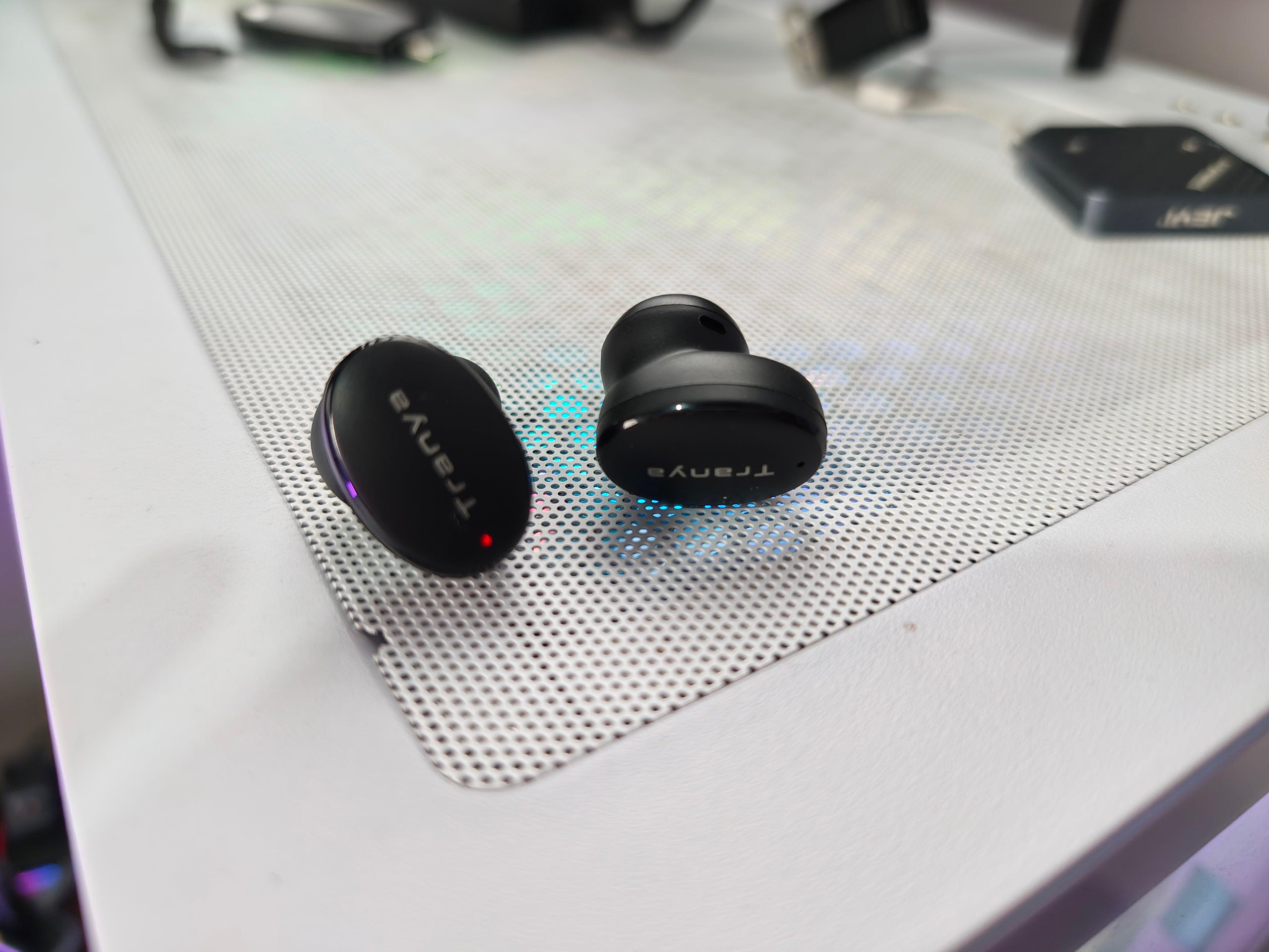 FONE BLUETOOTH TRANYA M20 – FONE BLUETOOTH TWS COM GRAVES POTENTES, MODO GAME E ATÉ 40H DE BATERIA!