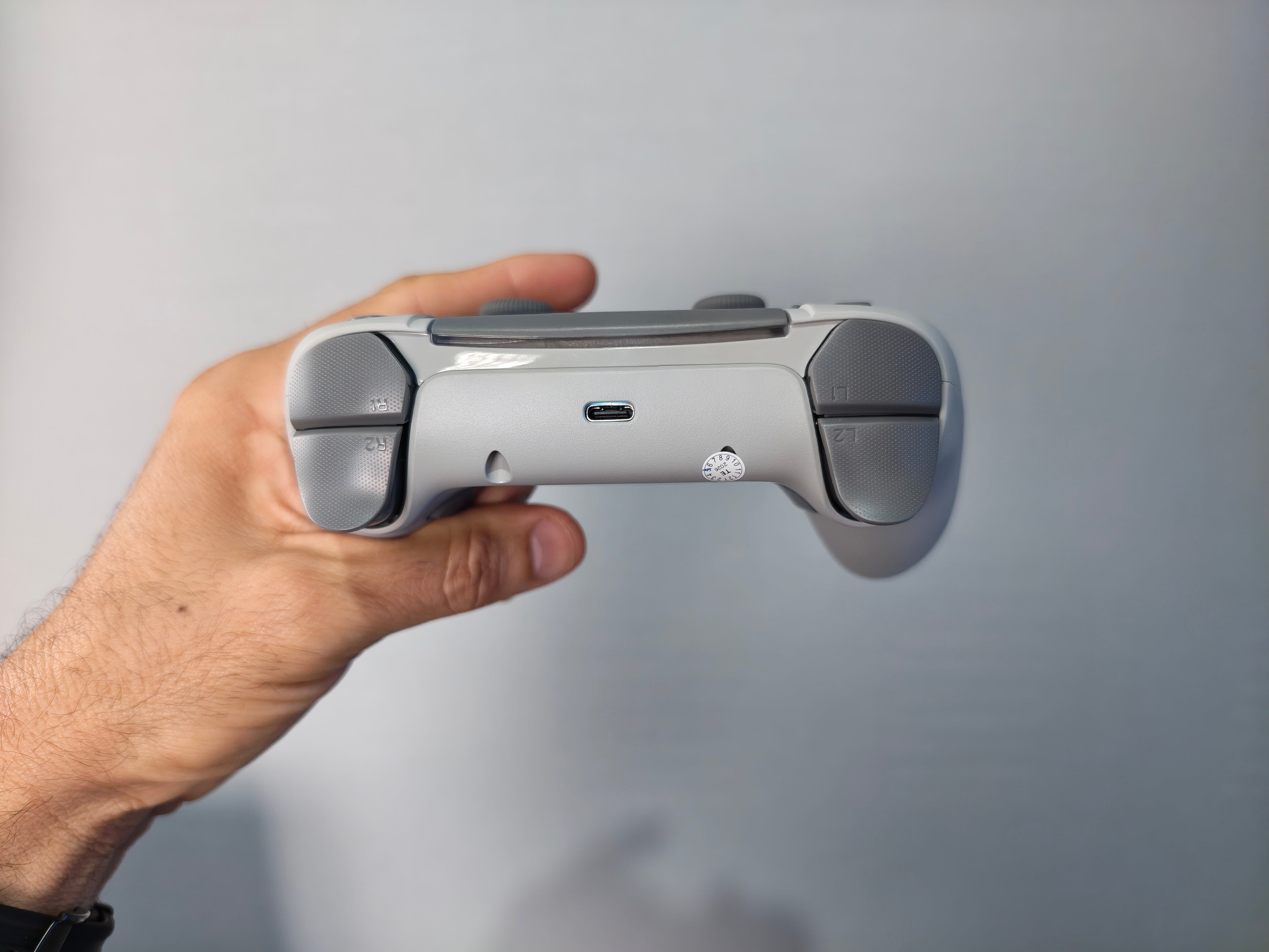 CONTROLE FANTECH NOVA II SEM FIO COM GIROSCÓPIO, JOYSTICK HALL E DOCK DE CARREGAMENTO INCLUSO